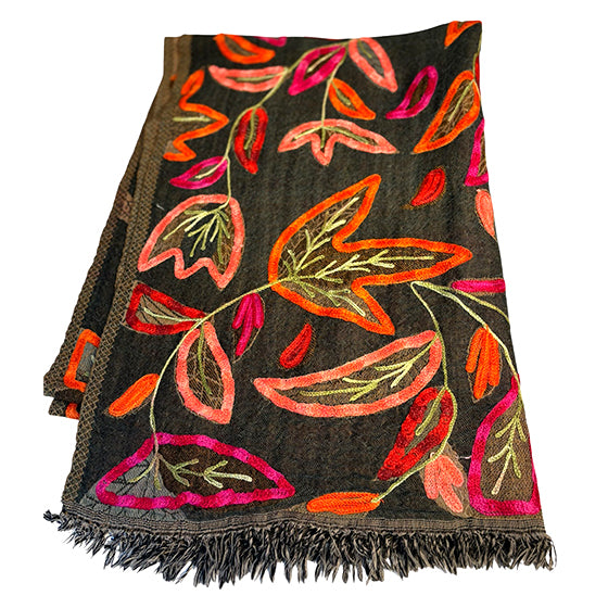 Wool scarf with Threadwork