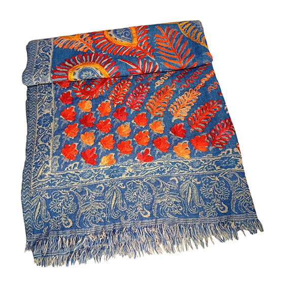 Wool scarf with Threadwork