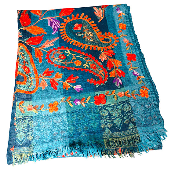 Wool scarf with Threadwork