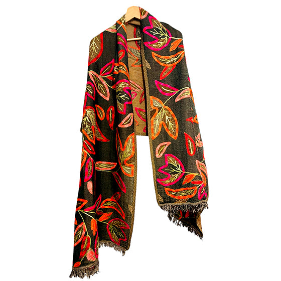 Wool scarf with Threadwork