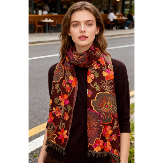 Wool scarf with Threadwork