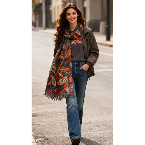 Wool scarf with Threadwork