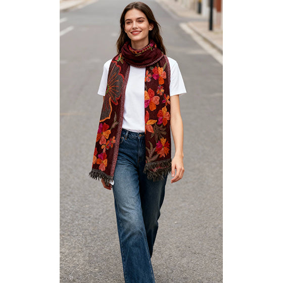 Wool scarf with Threadwork