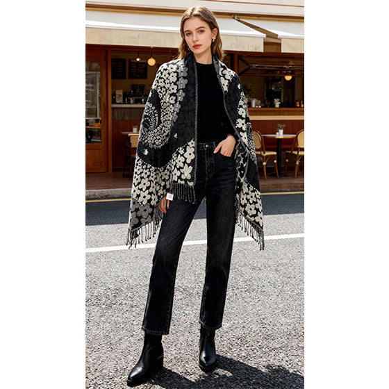 Wool scarf with Threadwork