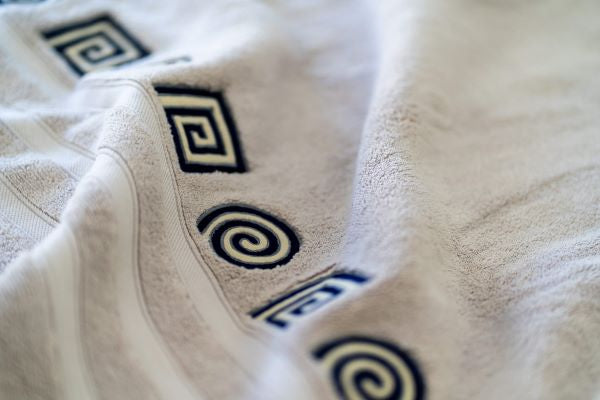 Les Sûtras Towel - Black Geometric