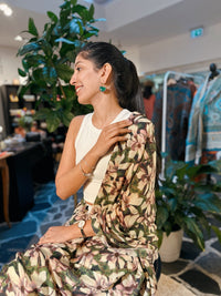 Schal aus Wolle und Seide mit Blumenmuster