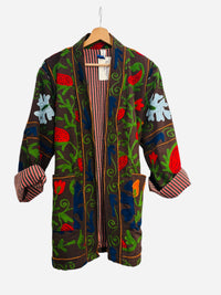 Samtjacke mit Stickerei