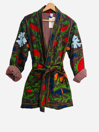 Samtjacke mit Stickerei