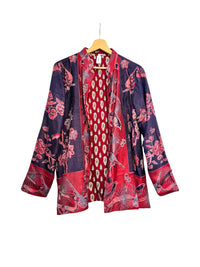 Samtjacke mit Stickerei