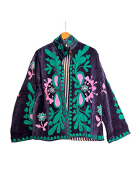 Samtjacke mit Stickerei