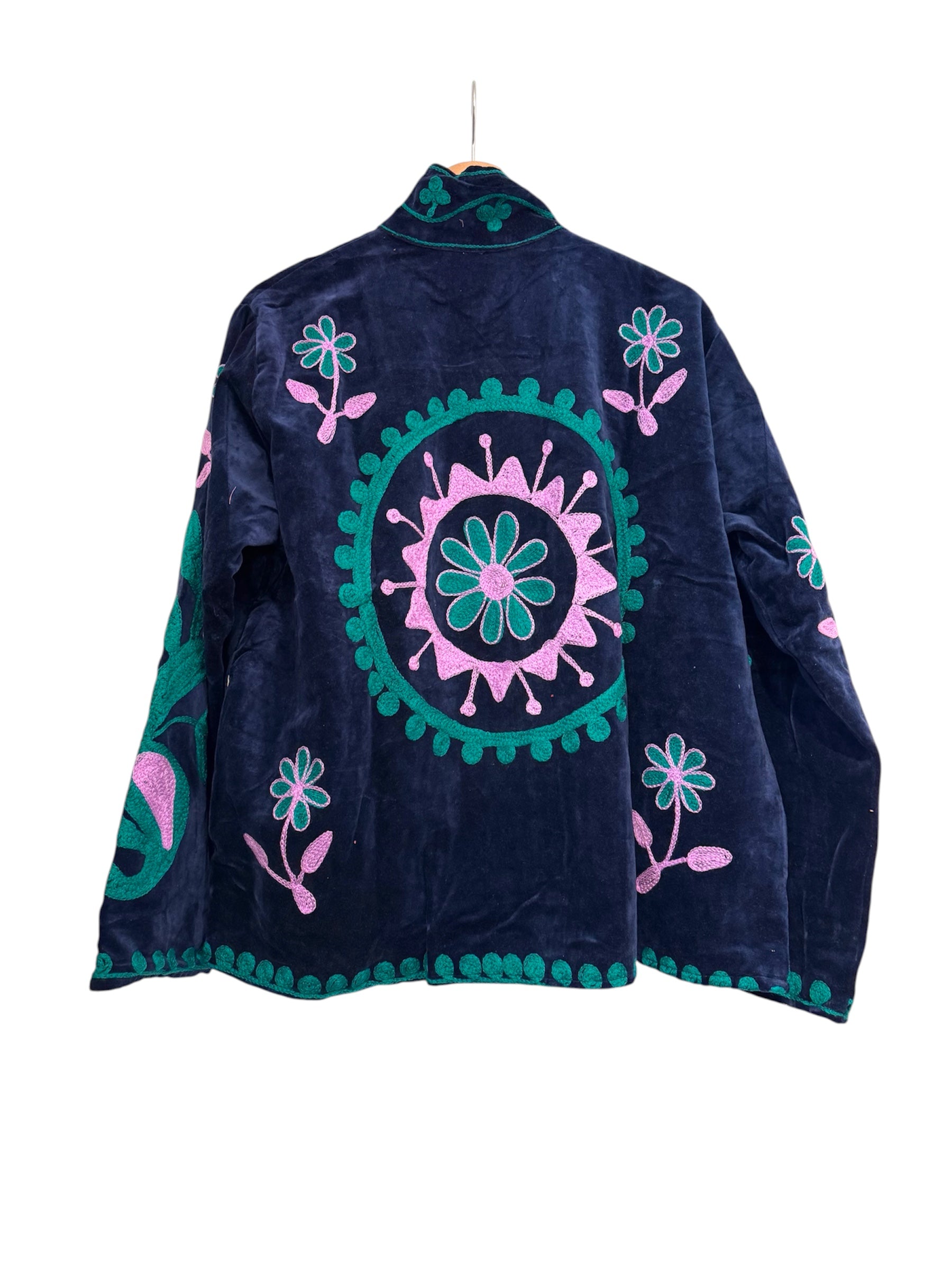 Samtjacke mit Stickerei