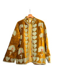 Samtjacke mit Stickerei