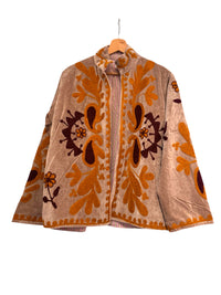 Samtjacke mit Stickerei