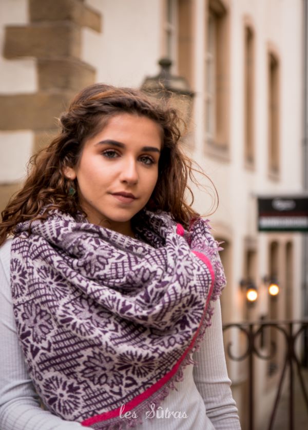 Les Sûtras Wool Scarf - Purple Lotus