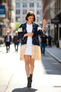 Samtjacke mit Stickerei