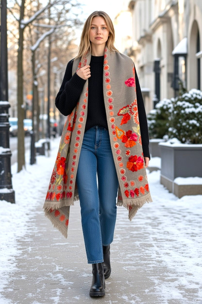 Wool Scarf with Paisley Embroidery - Grey