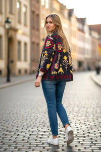 Samtjacke mit Stickerei