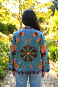 Samtjacke mit Stickerei
