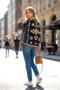 Samtjacke mit Stickerei