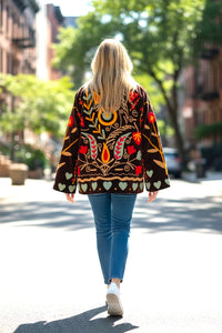 Samtjacke mit Stickerei