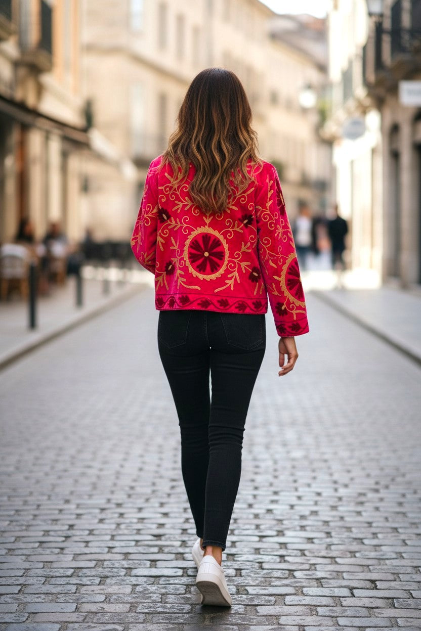 Samtjacke mit Stickerei